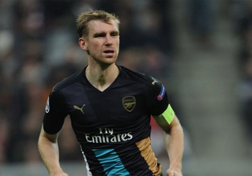 Mertesacker: ‘Arsenal phai khien Tottenham im lang’ hinh anh