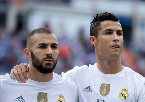 Real Madrid san sang ban Ronaldo va Benzema hinh anh