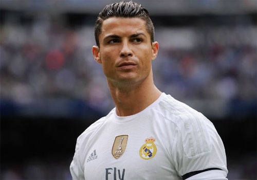 Diem tin: Roman Abramovich muon mua Ronaldo hinh anh