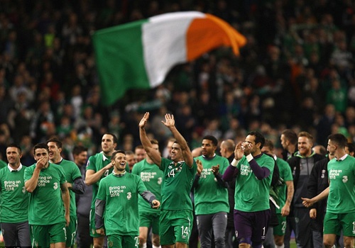 Tien dao Ngoai hang Anh giup Ireland doat ve du EURO 2016 hinh anh