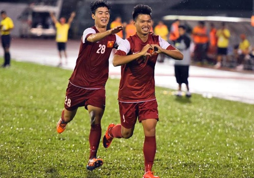 Thang Thai Lan 4-2, U21 VN len ngoi dau bang A hinh anh