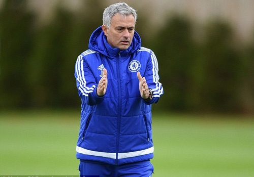 Jose Mourinho tuyen bo khong mua cau thu hinh anh