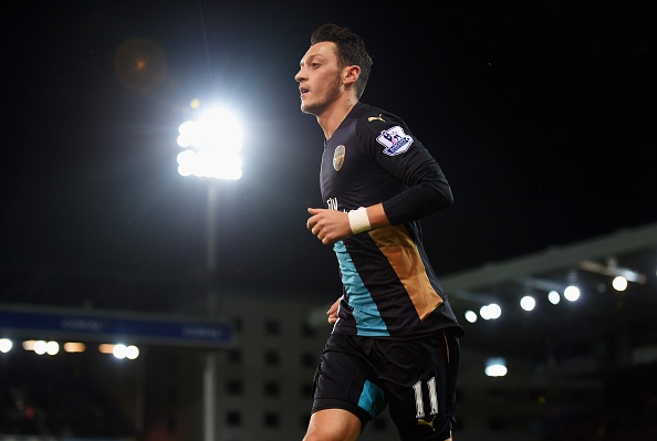 Oezil ghi ban, Arsenal van khong the thang Norwich hinh anh