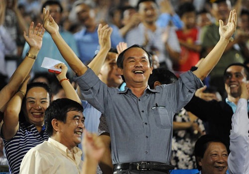 Bau Duc phe phan cac thanh vien BCH VFF hinh anh