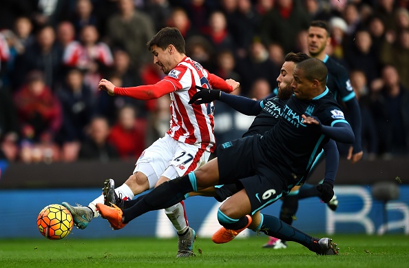 Thua Stoke 0-2, Man City mat ngoi dau bang hinh anh