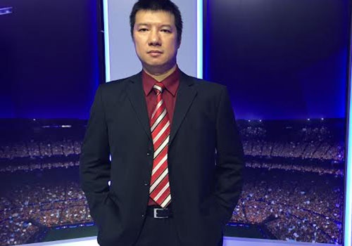 BLV Quang Huy: 'MU nen bo Rooney, dung doi hinh tre' hinh anh