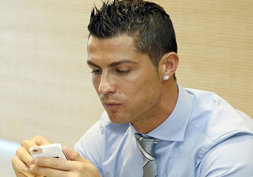 Ronaldo buon ba du tiec Giang sinh o Real hinh anh