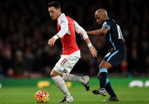 Arsenal 2-1 Man City: ‘Phao thu’ thang hoa nho Oezil hinh anh