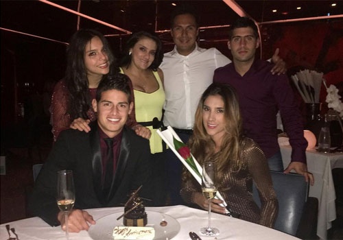 Ngoi sao bong da hao hung don Giang sinh hinh anh