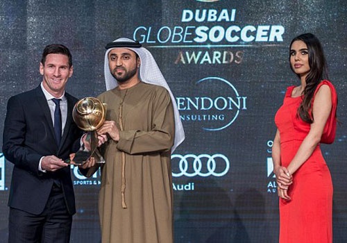 Messi duoc vinh danh cau thu xuat sac nam 2015 hinh anh