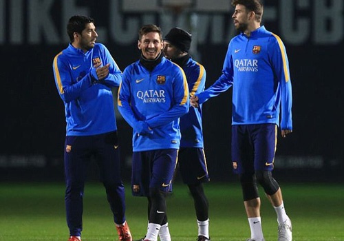 Messi xo hang Suarez o buoi tap dau nam 2016 hinh anh