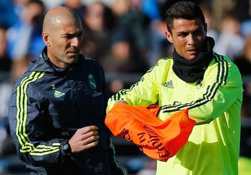 Zidane su dung doi hinh nao o Real? hinh anh