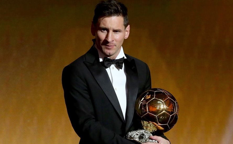 Messi gianh Qua bong vang FIFA 2015 hinh anh