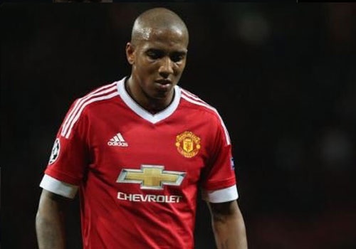 Hang phong ngu MU khung hoang nhan su hinh anh