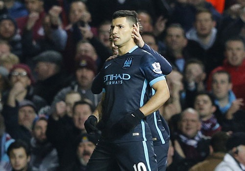 Aguero lap cu dup giup Man City thoat thua West Ham hinh anh