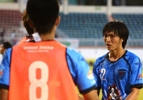 Tuan Anh da tran ra mat, Yokohama thang HAGL 1-0 hinh anh