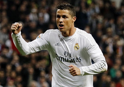 Ronaldo lap hat-trick giup Real co tran thang 6-0 hinh anh