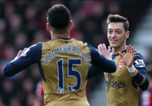 Diem tin mung 1 Tet: Arsenal phai thang Leicester hinh anh