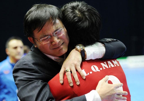 Bau Tu - Tu chao com rang den tam ve World Cup hinh anh