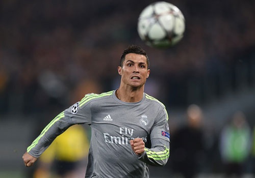 Ronaldo ghi ban dep mat, Real thang Roma 2-0 hinh anh