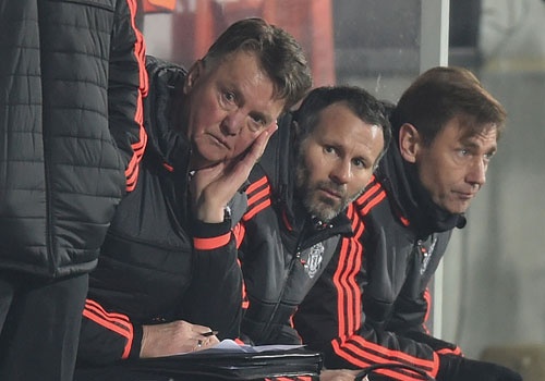 MU thua tran thu 10 mua nay, Van Gaal nen tu chuc hinh anh