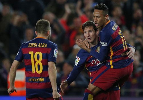 Barca san bang ky luc 34 tran bat bai cua Real hinh anh