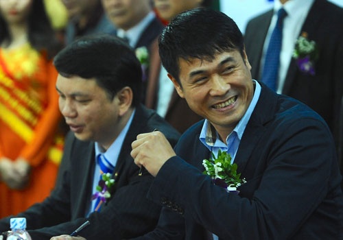 HLV Huu Thang: 'Gioi nhu Mourinho con bi sa thai nua la toi' hinh anh