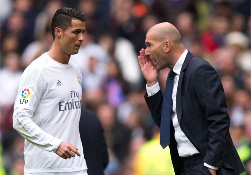 Zidane khong dong y de Ronaldo roi Real hinh anh