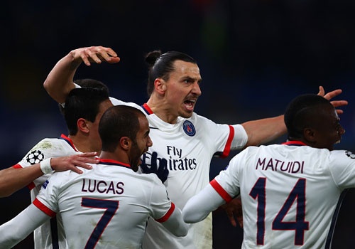 Ibrahimovic giup PSG loai Chelsea khoi Champions League hinh anh