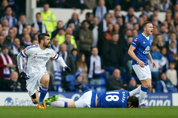 Diego Costa nhan the do anh 2