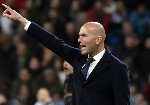 Zidane lo lang ve phong do cua Real hinh anh