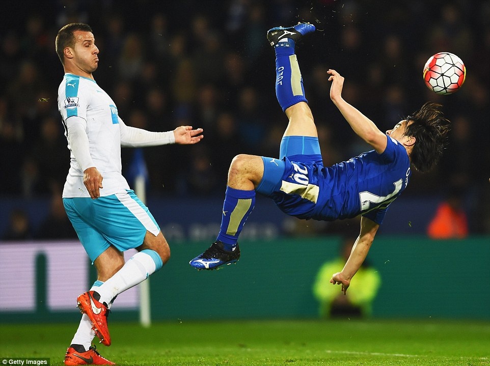 Tuyen thu Nhat Ban Okazaki ghi ban. anh 6