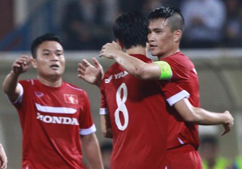 DT Viet Nam 4-0 Quang Ninh: Cong Vinh lap hat-trick hinh anh
