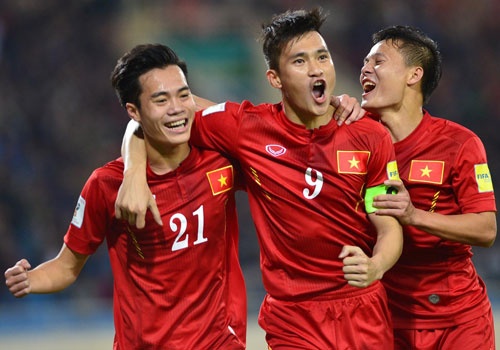 DTVN 4-1 Dai Loan: Cong Vinh va Van Toan lap cu dup hinh anh