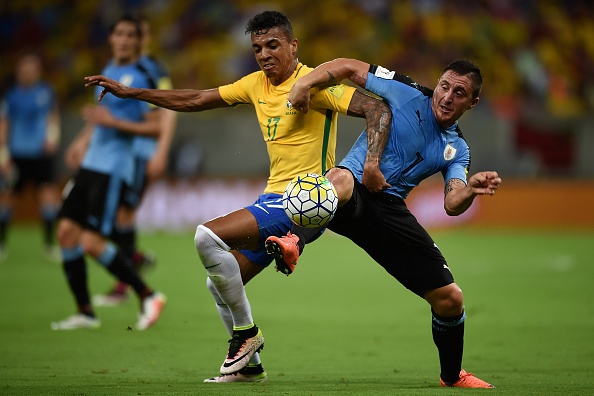 Suarez giúp Uruguay hòa Brazil 2-2 ảnh 1 Suarez giup Uruguay hoa Brazil 2-2 anh 1