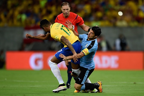 Suarez giúp Uruguay hòa Brazil 2-2 ảnh 4 Suarez giup Uruguay hoa Brazil 2-2 anh 4