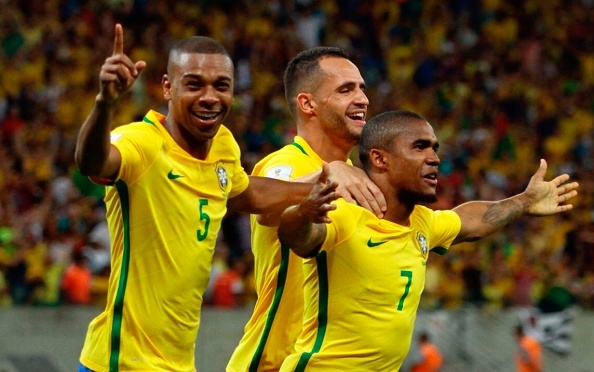 Suarez giúp Uruguay hòa Brazil 2-2 ảnh 5 Suarez giup Uruguay hoa Brazil 2-2 anh 5