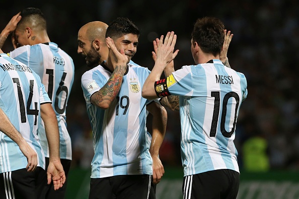 Messi ghi ban penalty cho DT Argentina anh 7