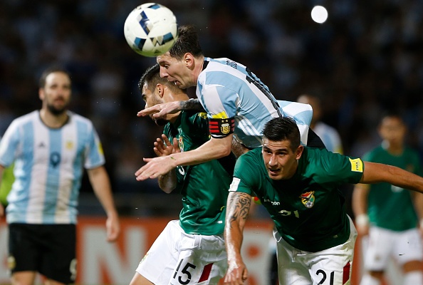 Messi ghi ban penalty cho DT Argentina anh 8