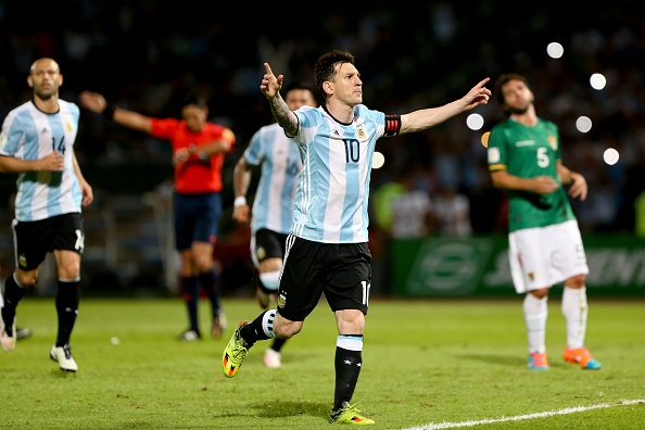 Messi ghi ban penalty cho DT Argentina anh 10