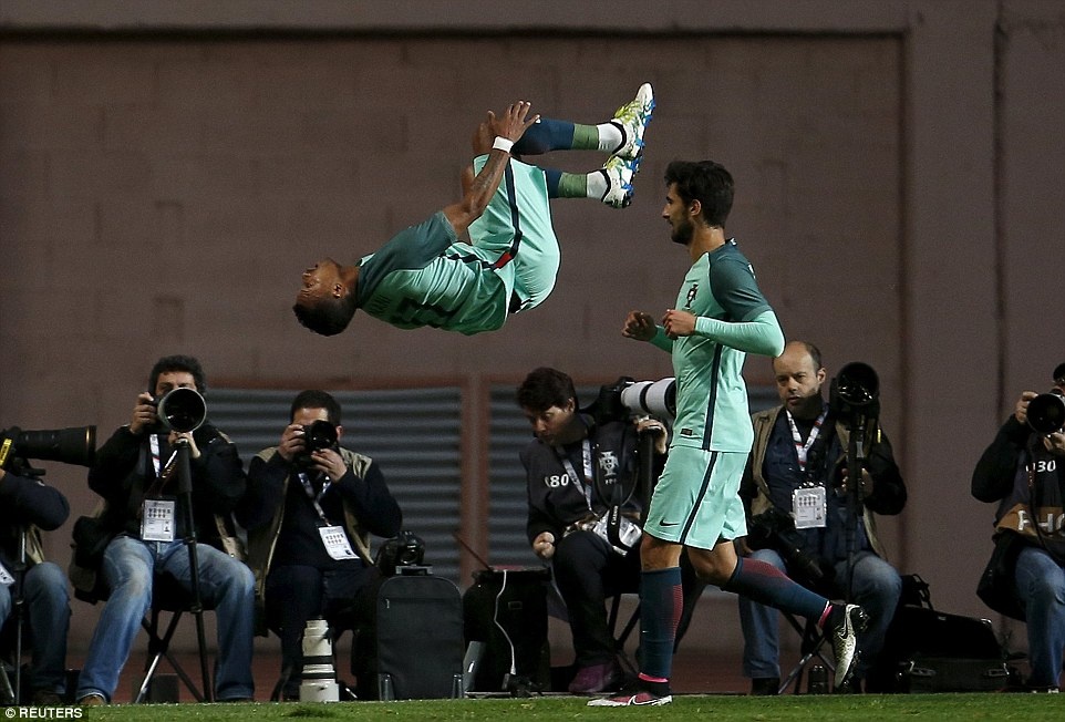 Ronaldo ghi bàn cho ĐT Bồ Đào Nha ảnh 5 Ronaldo ghi ban cho DT Bo Dao Nha anh 5