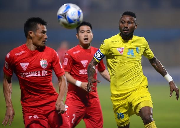 Ha Noi T&T thua B.Binh Duong 1-2 anh 4