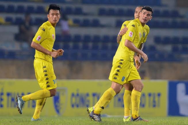 Ha Noi T&T thua B.Binh Duong 1-2 anh 9