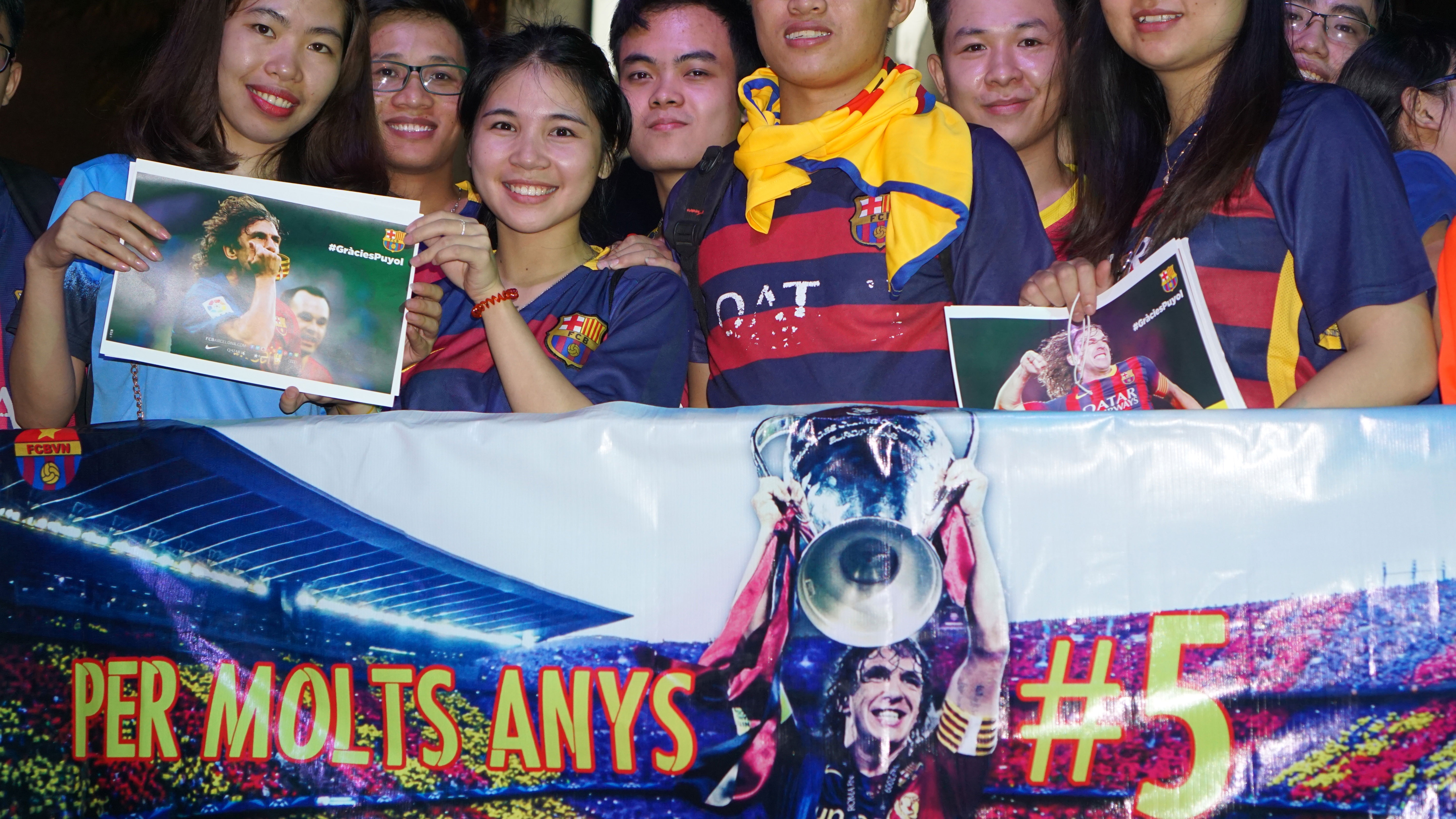 Fan Barca tổ chức sinh nhật cho Puyol ảnh 4 Fan Barca to chuc sinh nhat cho Puyol anh 4