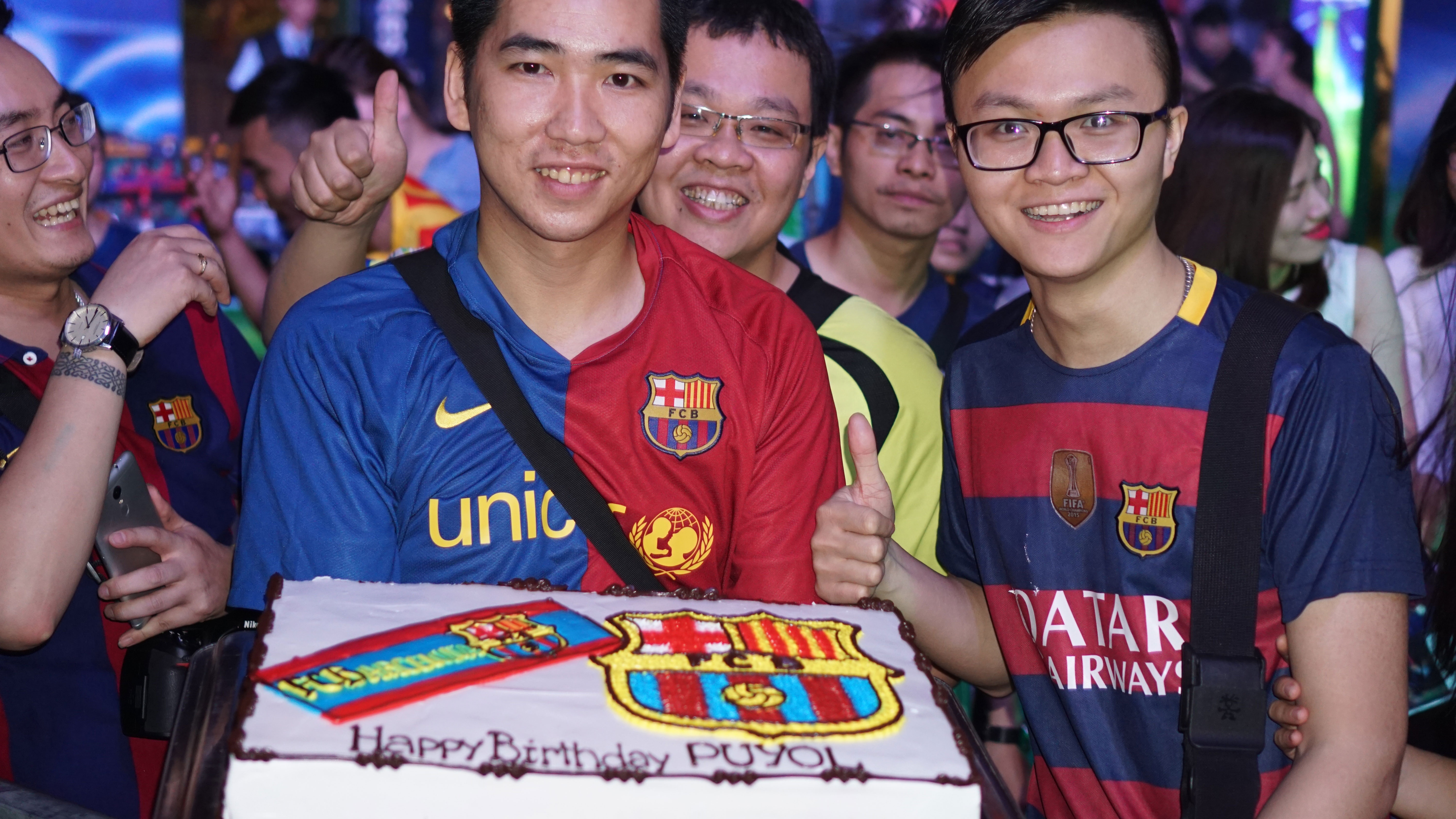 Fan Barca tổ chức sinh nhật cho Puyol ảnh 5 Fan Barca to chuc sinh nhat cho Puyol anh 5