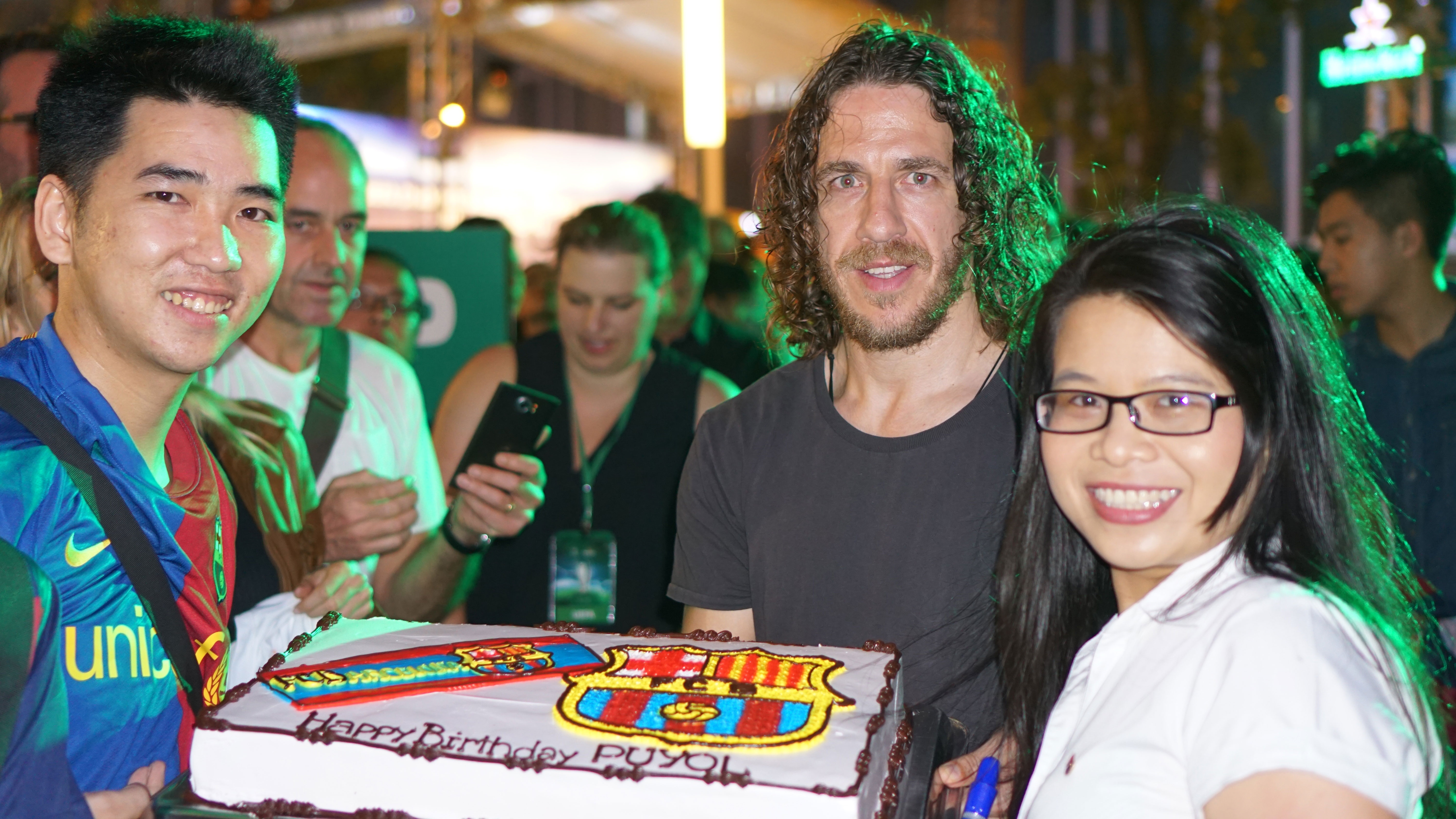 Fan Barca tổ chức sinh nhật cho Puyol ảnh 8 Fan Barca to chuc sinh nhat cho Puyol anh 8
