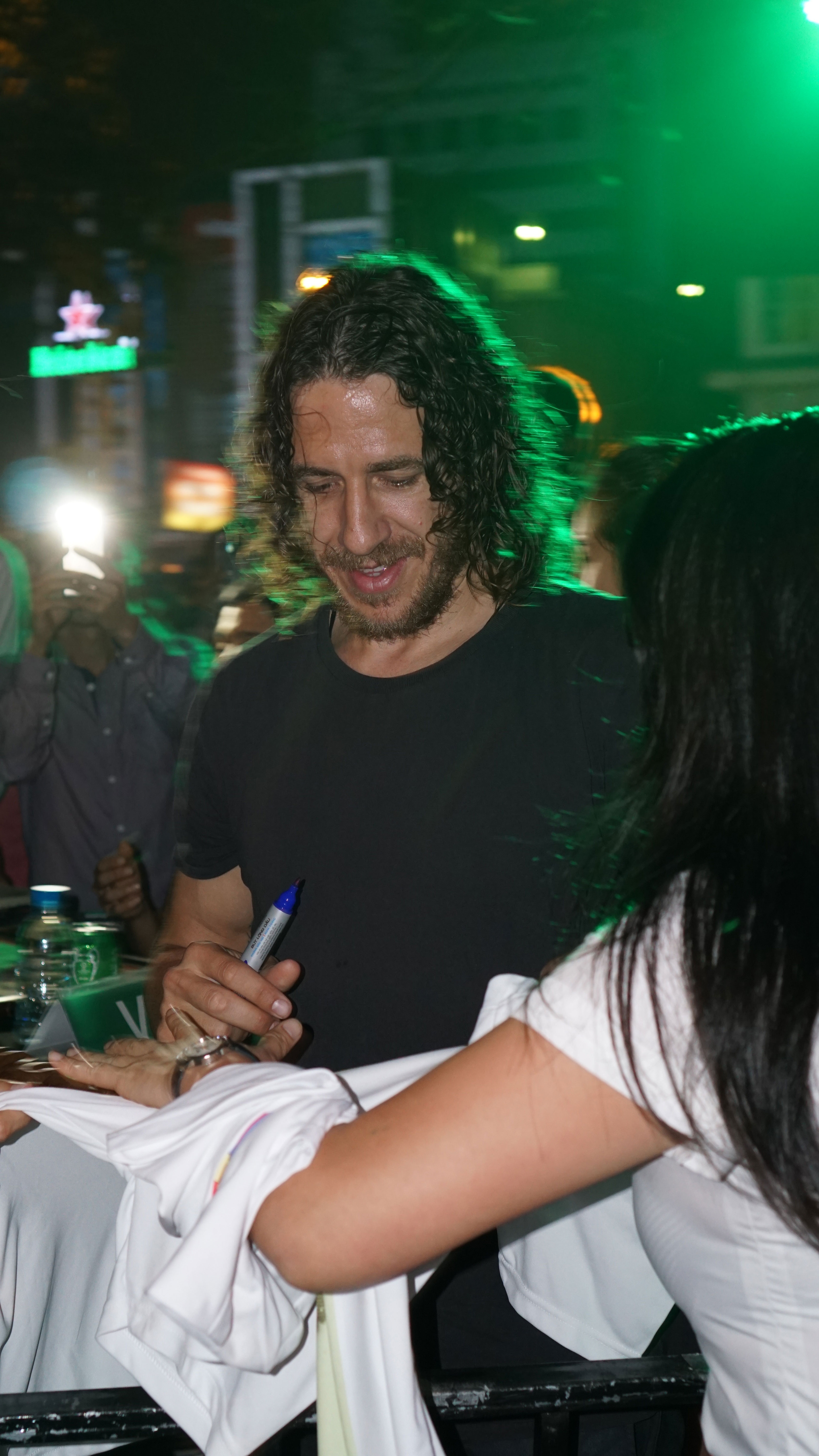 Fan Barca tổ chức sinh nhật cho Puyol ảnh 9 Fan Barca to chuc sinh nhat cho Puyol anh 9