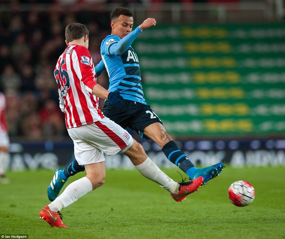 Kane giup Tottenham thang Stoke 4-0 anh 4