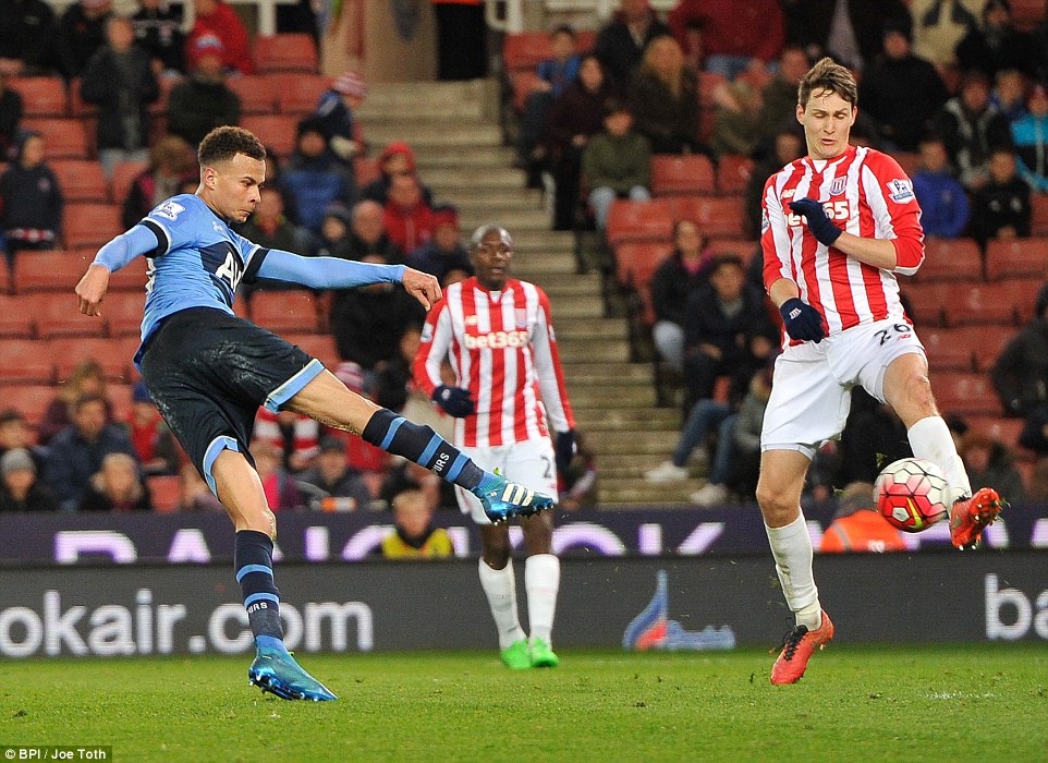 Kane giup Tottenham thang Stoke 4-0 anh 9