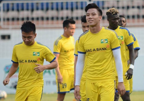 HAGL vs SLNA: Que Ngoc Hai nhan the do o tran hoa 0-0 hinh anh